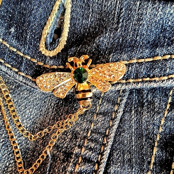 18K Gold Plated Stainless Steel and Green Gems Bee Brooch with Chain. New - Picture 2 of 6